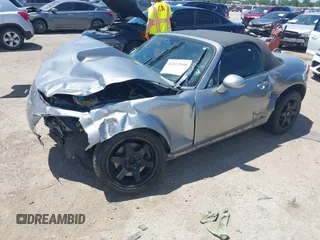 2013 Mazda MX-5 Miata Sport z VIN JM1NC2JF8D0232377, wystawiony jako IAAI lot #42312848 z przebiegiem Nie podano mil oraz . Historia ofert i sprzedaży dostępna na DreamBid. Obrazek 18.