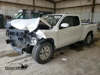 2023 Nissan Frontier S z VIN 1N6ED1CL1PN647040, wystawiony jako Copart lot #53565915 z przebiegiem 61 747 mil mil oraz Szkoda całkowita • Salvage title. Historia ofert i sprzedaży dostępna na DreamBid. Obrazek 1.