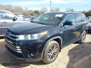 2019 Toyota Highlander SE with VIN 5TDJZRFH1KS603437, listed as a IAAI auction lot 41748341 with 67,814 mi miles. Bid and sale history available at carsss.com. Image 17.