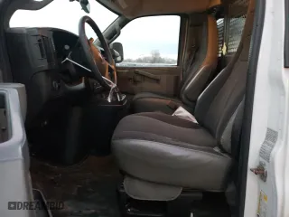 2019 GMC Savana Cargo Van with VIN 1GTW7AFG6K1314555, listed as a Copart auction lot 84902994 with 258,571 mi miles and Salvage Title. Bid and sale history available at carsss.com. Image 7.