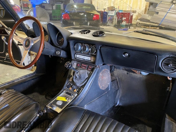 1973 Alfa Romeo Spider z VIN AR3041681, wystawiony jako Copart lot #66698765 z przebiegiem 20 513 mil mil oraz Czysty tytuł • Clean title. Historia ofert i sprzedaży dostępna na DreamBid. Obrazek 9.