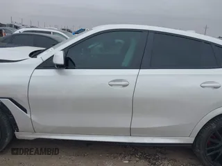 2021 BMW X6 M50i z VIN 5UXCY8C01M9E51506, wystawiony jako IAAI lot #41538726 z przebiegiem Nie podano mil oraz . Historia ofert i sprzedaży dostępna na DreamBid. Obrazek 14.