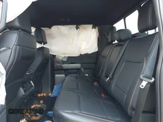 2025 Ford F-150 Lariat с VIN 1FTFW5L56SFA74360, выставлен на аукционе IAAI как лот 42378600 с пробегом 3 960 миль миль и . История ставок и продаж доступна на DreamBid. Изображение 8.
