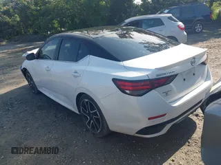 2024 Nissan Sentra SR z VIN 3N1AB8DV2RY352442, wystawiony jako IAAI lot #42473598 z przebiegiem 22 014 mil mil oraz . Historia ofert i sprzedaży dostępna na DreamBid. Obrazek 3.