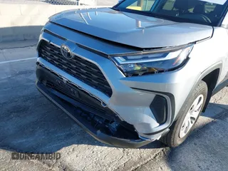 2025 Toyota RAV4 LE with VIN 2T3K1RFV3SW372394, listed as a IAAI auction lot 41616009 with 739 mi miles. Bid and sale history available at carsss.com. Image 6.