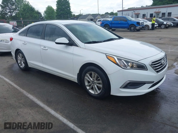 2017 Hyundai Sonata SE z VIN 5NPE24AF7HH556136, wystawiony jako IAAI lot #42134580 z przebiegiem 64 333 mil mil oraz . Historia ofert i sprzedaży dostępna na DreamBid. Obrazek 1.
