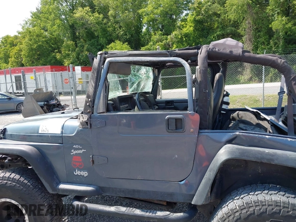 2001 Jeep Wrangler Sport z VIN 1J4FA49S11P322636, wystawiony jako IAAI lot #42409917 z przebiegiem 88 675 mil mil oraz . Historia ofert i sprzedaży dostępna na DreamBid. Obrazek 16.
