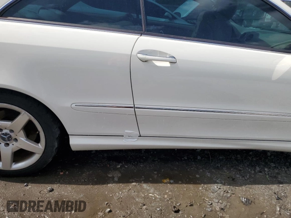 2005 Mercedes-Benz CLK 500 z VIN WDBTJ75J65F132140, wystawiony jako Copart lot #56175955 z przebiegiem 183 347 mil mil oraz Szkoda całkowita • Salvage title. Historia ofert i sprzedaży dostępna na DreamBid. Obrazek 12.