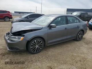 2013 Volkswagen Jetta SEL z VIN 3VWLX7AJ9DM445880, wystawiony jako Copart lot #62059235 z przebiegiem 231 887 mil mil oraz Szkoda całkowita • Salvage title. Historia ofert i sprzedaży dostępna na DreamBid. Obrazek 1.