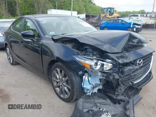 2018 Mazda 3 Touring z VIN 3MZBN1V39JM223684, wystawiony jako IAAI lot #42226018 z przebiegiem 119 259 mil mil oraz . Historia ofert i sprzedaży dostępna na DreamBid. Obrazek 1.