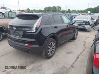 2019 Cadillac XT4 AWD Sport z VIN 1GYFZFR48KF197731, wystawiony jako IAAI lot #42668639 z przebiegiem 73 170 mil mil oraz . Historia ofert i sprzedaży dostępna na DreamBid. Obrazek 4.
