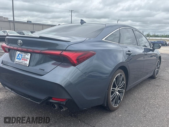 2019 Toyota Avalon XLE with VIN 4T1BZ1FB7KU030486, listed as a Copart auction lot 55491685 with 114,195 mi miles and Clean Title. Bid and sale history available at carsss.com. Image 4.