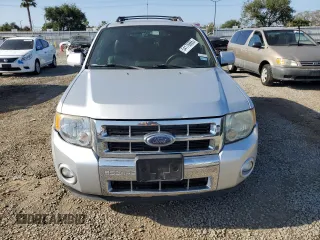 2010 Ford Escape Limited z VIN 1FMCU0E70AKA35582, wystawiony jako Copart lot #54176865 z przebiegiem Nie podano mil oraz Czysty tytuł • Clean title. Historia ofert i sprzedaży dostępna na DreamBid. Obrazek 5.