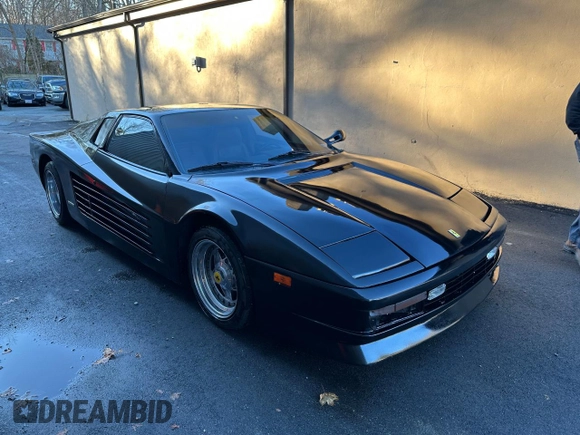 1988 Pontiac Fiero z VIN 1G2PE119XJP213392, wystawiony jako Copart lot #46803435 z przebiegiem 71 246 mil mil oraz Czysty tytuł • Clean title. Historia ofert i sprzedaży dostępna na DreamBid. Obrazek 1.