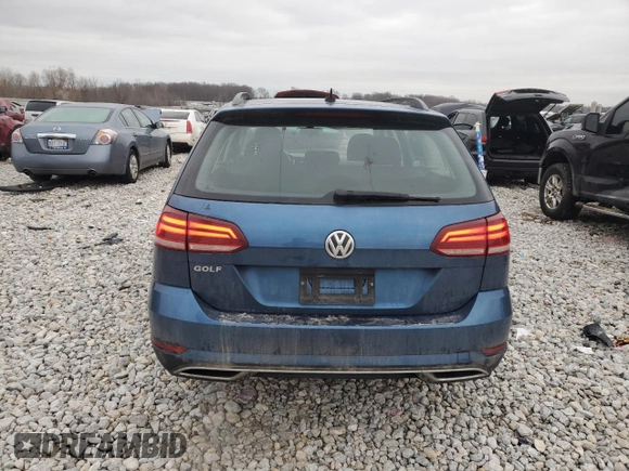 2019 Volkswagen Golf S z VIN 3VWY57AU5KM511344, wystawiony jako Copart lot #82829154 z przebiegiem 94 081 mil mil oraz Czysty tytuł • Clean title. Historia ofert i sprzedaży dostępna na DreamBid. Obrazek 6.