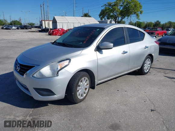 2016 Nissan Versa S z VIN 3N1CN7AP6GL837760, wystawiony jako IAAI lot #41843687 z przebiegiem 233 658 mil mil oraz . Historia ofert i sprzedaży dostępna na DreamBid. Obrazek 2.