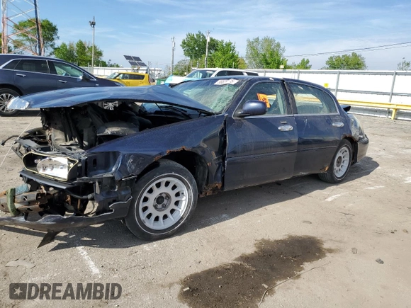 2001 Lincoln Town Car Signature z VIN 1LNHM82W81Y634842, wystawiony jako Copart lot #56839175 z przebiegiem Nie podano mil oraz Szkoda całkowita • Salvage title. Historia ofert i sprzedaży dostępna na DreamBid. Obrazek 1.