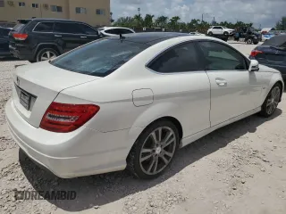 2012 Mercedes-Benz C 250 с VIN WDDGJ4HB0CF820966, выставлен на аукционе Copart как лот 63697624 с пробегом 136 741 миль миль и На запчасти • Non repairable. История ставок и продаж доступна на DreamBid. Изображение 3.