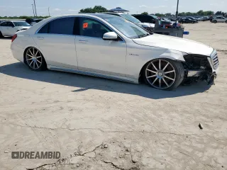 2015 Mercedes-Benz S 63 AMG z VIN WDDUG7JB1FA185433, wystawiony jako Copart lot #59127455 z przebiegiem Nie podano mil oraz Czysty tytuł • Clean title. Historia ofert i sprzedaży dostępna na DreamBid. Obrazek 4.