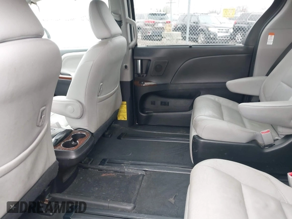 2015 Toyota Sienna XLE с VIN 5TDYK3DC1FS527196, выставлен на аукционе IAAI как лот 41850596 с пробегом Не указан миль и . История ставок и продаж доступна на DreamBid. Изображение 8.