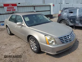 2008 Cadillac DTS 1SA z VIN 1G6KD57Y28U146610, wystawiony jako IAAI lot #42321563 z przebiegiem 76 837 mil mil oraz . Historia ofert i sprzedaży dostępna na DreamBid. Obrazek 1.