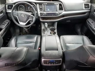 2015 Toyota Highlander XLE z VIN 5TDKKRFH0FS097839, wystawiony jako Copart lot #57030755 z przebiegiem 105 997 mil mil oraz Szkoda całkowita • Salvage title. Historia ofert i sprzedaży dostępna na DreamBid. Obrazek 8.