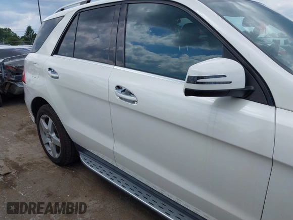 2015 Mercedes-Benz M 400 with VIN 4JGDA5GB8FA481715, listed as a IAAI auction lot 39877227 with 113,417 mi miles and . Bid and sale history available at DreamBid. Image 13.