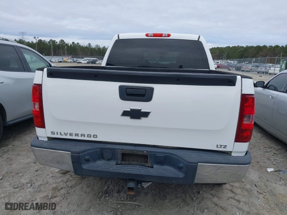 2009 Chevrolet Silverado 1500 LTZ with VIN 3GCEK33MX9G111454, listed as a IAAI auction lot 41148492 with 303,878 mi miles. Bid and sale history available at carsss.com. Image 16.