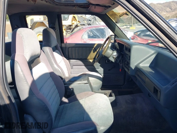 1992 Dodge Dakota with VIN 1B7FL23X8NS688637, listed as a IAAI auction lot 41929204 with 125,967 mi miles. Bid and sale history available at carsss.com. Image 5.