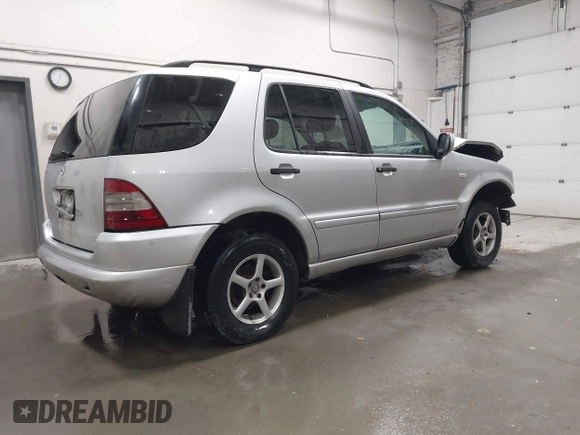 2000 Mercedes-Benz M 320/430/500 with VIN 4JGAB54E4YA199556, listed as a IAAI auction lot 42111380 with 155,061 mi miles and . Bid and sale history available at carsss.com. Image 4.