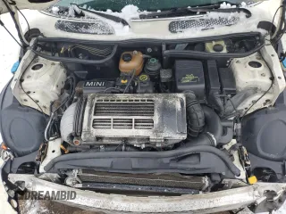 2005 MINI Hardtop S z VIN WMWRE33465TD91749, wystawiony jako Copart lot #43938765 z przebiegiem 166 391 mil mil oraz Szkoda całkowita • Salvage title. Historia ofert i sprzedaży dostępna na DreamBid. Obrazek 12.