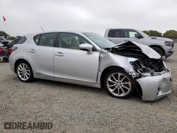 2012 Lexus CT 200h z VIN JTHKD5BH4C2121084, wystawiony jako Copart lot #60842335 z przebiegiem 125 141 mil mil oraz Szkoda całkowita • Salvage title. Historia ofert i sprzedaży dostępna na DreamBid. Obrazek 4.