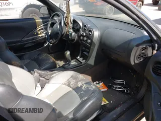2000 Hyundai Tiburon z VIN KMHJG35F5YU191588, wystawiony jako IAAI lot #41934653 z przebiegiem 161 590 mil mil oraz . Historia ofert i sprzedaży dostępna na DreamBid. Obrazek 5.