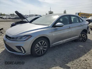 2025 Volkswagen Jetta SE z VIN 3VW7X7BU2SM032481, wystawiony jako Copart lot #54227245 z przebiegiem 2 412 mil mil oraz Szkoda całkowita • Salvage title. Historia ofert i sprzedaży dostępna na DreamBid. Obrazek 1.