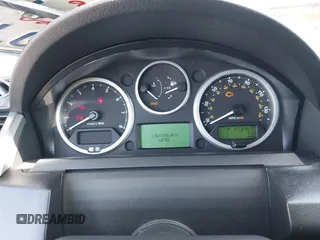 2008 Land Rover Range Rover Sport HSE z VIN SALSK25458A121339, wystawiony jako IAAI lot #42381868 z przebiegiem 173 469 mil mil oraz . Historia ofert i sprzedaży dostępna na DreamBid. Obrazek 7.
