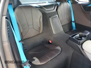 2016 BMW i8 z VIN WBY2Z2C54GV675234, wystawiony jako Copart lot #74126583 z przebiegiem 6272 mil mil oraz Szkody całkowita. Historia ofert i sprzedaży dostępna na DreamBid. Obrazek 10.