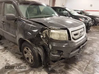 2011 Honda Pilot LX with VIN 5FNYF4H21BB022527, listed as a IAAI auction lot 41617546 with 158,518 mi miles. Bid and sale history available at carsss.com. Image 6.