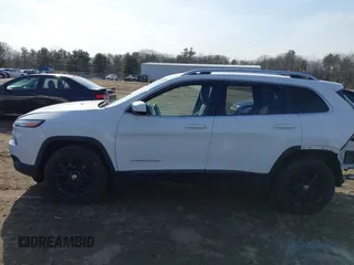 2017 Jeep Cherokee Latitude z VIN 1C4PJMCBXHW668767, wystawiony jako IAAI lot #41795738 z przebiegiem 95 206 mil mil oraz . Historia ofert i sprzedaży dostępna na DreamBid. Obrazek 15.