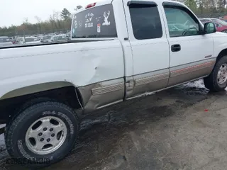 1999 Chevrolet Silverado 1500 LT with VIN 1GCEK19T4XE253421, listed as a IAAI auction lot 41962631 with 1 mi miles. Bid and sale history available at carsss.com. Image 6.