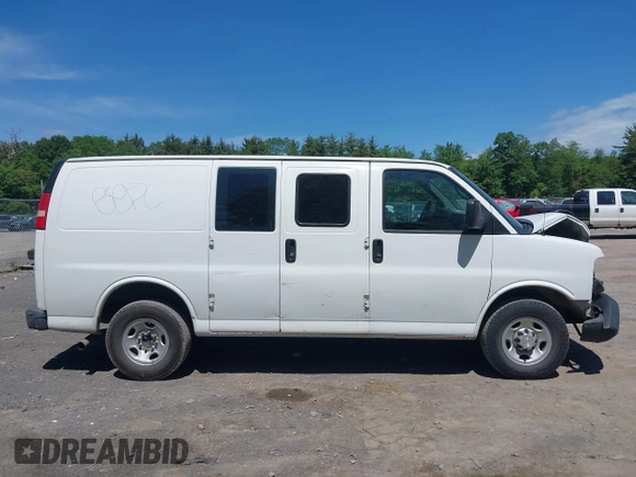 2014 Chevrolet Express Cargo Van with VIN 1GCWGFCA2E1210307, listed as a IAAI auction lot 39559260 with 213,814 mi miles. Bid and sale history available at carsss.com. Image 13.