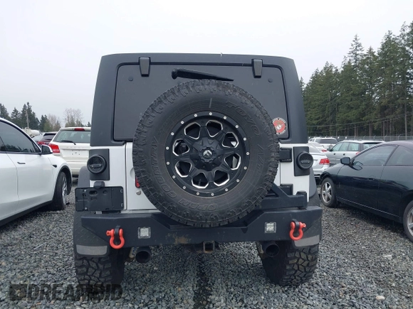2014 Jeep Wrangler Unlimited Sahara with VIN 1C4BJWEG1EL127232, listed as a IAAI auction lot 41847368 with 109,975 mi miles. Bid and sale history available at carsss.com. Image 16.