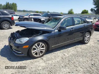 2013 Mercedes-Benz C 300 Sport с VIN WDDGF8AB6DR251348, выставлен на аукционе Copart как лот 65411795 с пробегом Не указан миль и Списание • Salvage title. История ставок и продаж доступна на DreamBid. Изображение 1.