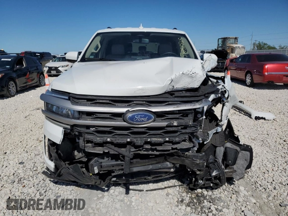2022 Ford Expedition Max XLT z VIN 1FMJK1HT5NEA58324, wystawiony jako Copart lot #54058565 z przebiegiem Nie podano mil oraz Szkoda całkowita • Salvage title. Historia ofert i sprzedaży dostępna na DreamBid. Obrazek 5.