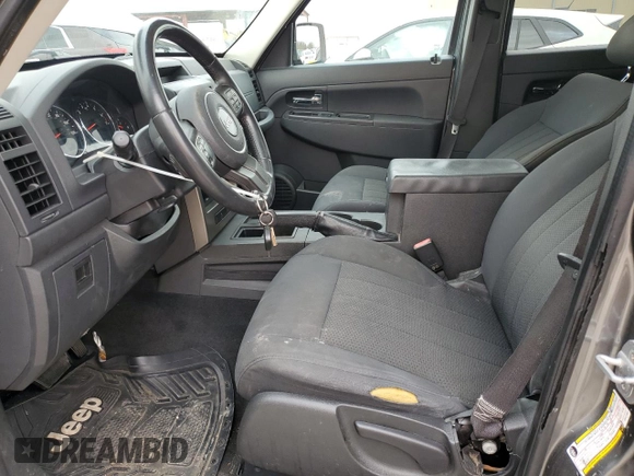 2012 Jeep Liberty Sport Latitude z VIN 1C4PJLAK6CW114891, wystawiony jako Copart lot #47895455 z przebiegiem 191 602 mil mil oraz Szkody całkowita. Historia ofert i sprzedaży dostępna na DreamBid. Obrazek 7.