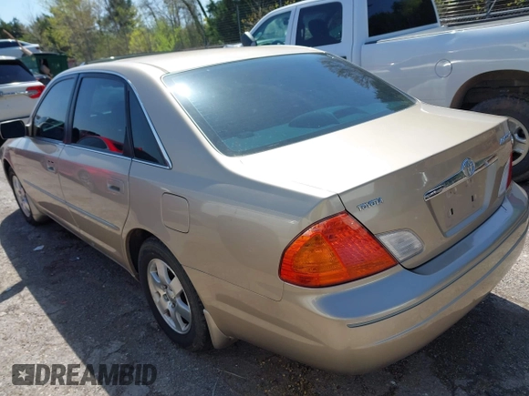 2002 Toyota Avalon XL with VIN 4T1BF28B62U261312, listed as a IAAI auction lot 41957062 with 233,443 mi miles. Bid and sale history available at carsss.com. Image 3.
