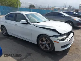 2015 BMW 3 Series 328i z VIN WBA3C1C57FK117893, wystawiony jako IAAI lot #42135354 z przebiegiem 140 295 mil mil oraz . Historia ofert i sprzedaży dostępna na DreamBid. Obrazek 1.