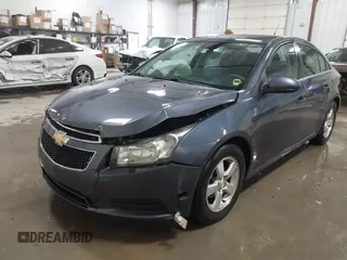 2014 Chevrolet Cruze 1LT z VIN 1G1PC5SB4E7175022, wystawiony jako IAAI lot #41563090 z przebiegiem 109 754 mil mil oraz . Historia ofert i sprzedaży dostępna na DreamBid. Obrazek 17.