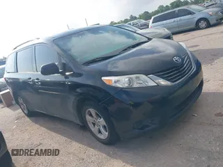 2017 Toyota Sienna LE Auto Access Seat with VIN 5TDKZ3DC7HS827068, listed as a IAAI auction lot 42088371 with 114,630 mi miles. Bid and sale history available at carsss.com. Image 1.