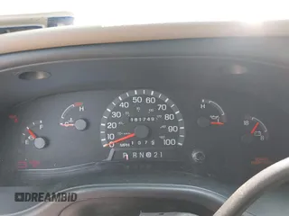 2002 Ford Econoline Passenger XL с VIN 1FMRE11L62HB47155, выставлен на аукционе IAAI как лот 42399282 с пробегом 181 749 миль миль и . История ставок и продаж доступна на DreamBid. Изображение 7.