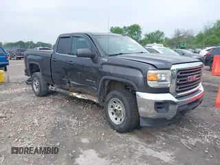 2015 GMC Sierra 2500HD z VIN 1GT22YEB5FZ511753, wystawiony jako IAAI lot #42442575 z przebiegiem 122 185 mil mil oraz . Historia ofert i sprzedaży dostępna na DreamBid. Obrazek 1.